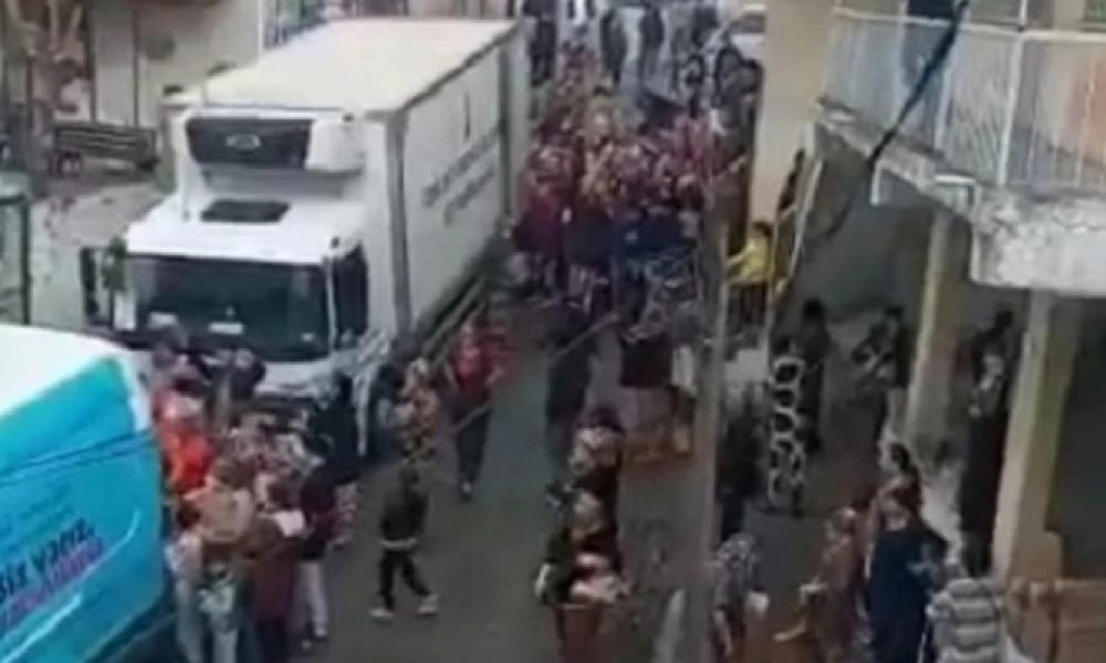 Η “παντοδύναμη” Τουρκία... πεινάει! Σκοτωμός για λίγα δωρεάν τρόφιμα (βίντεο)